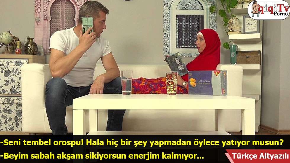 Kocası İzlerken Zencilerle Sikiş
